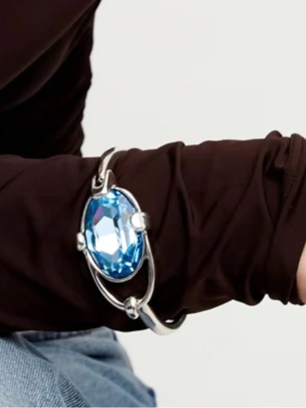 Uno de 50 bangle bracelet with faceted blue crystal